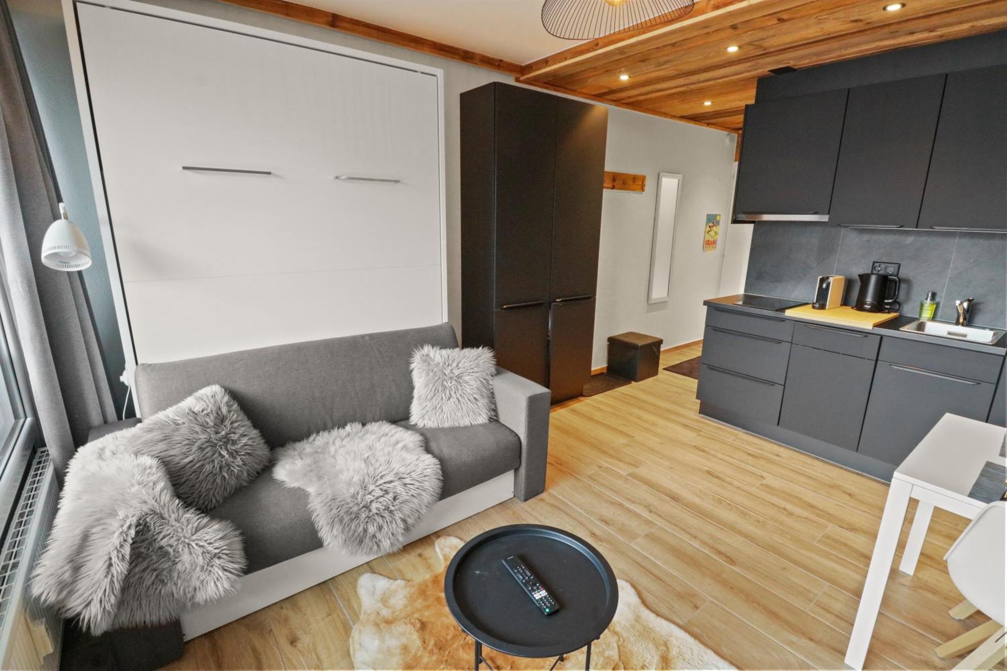 Joli Studio Avec Parking Gratuit 克莱恩 蒙塔纳 外观 照片
